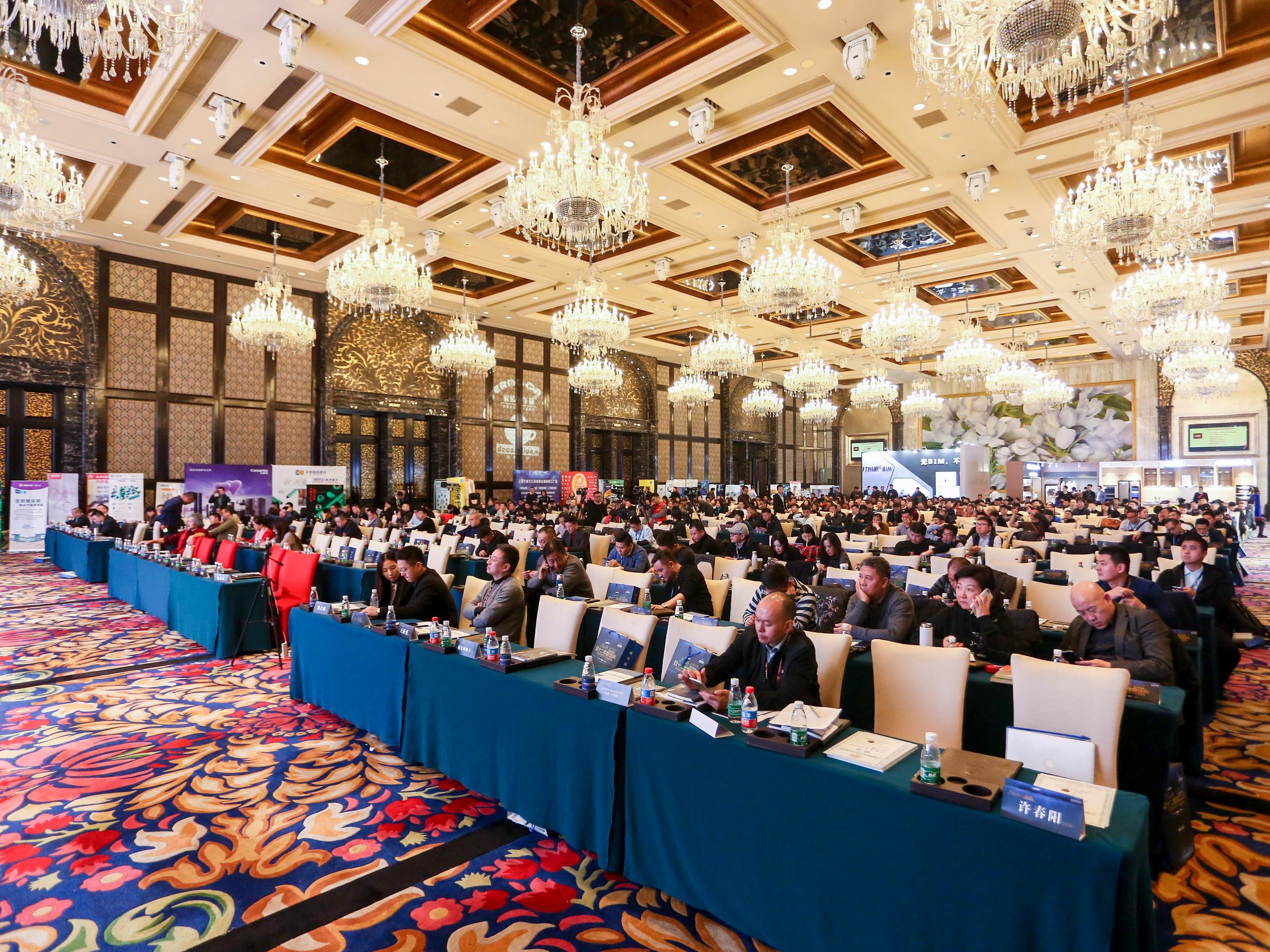 美巢董事長張經甫榮獲影響家居產業發展“功勛人物”