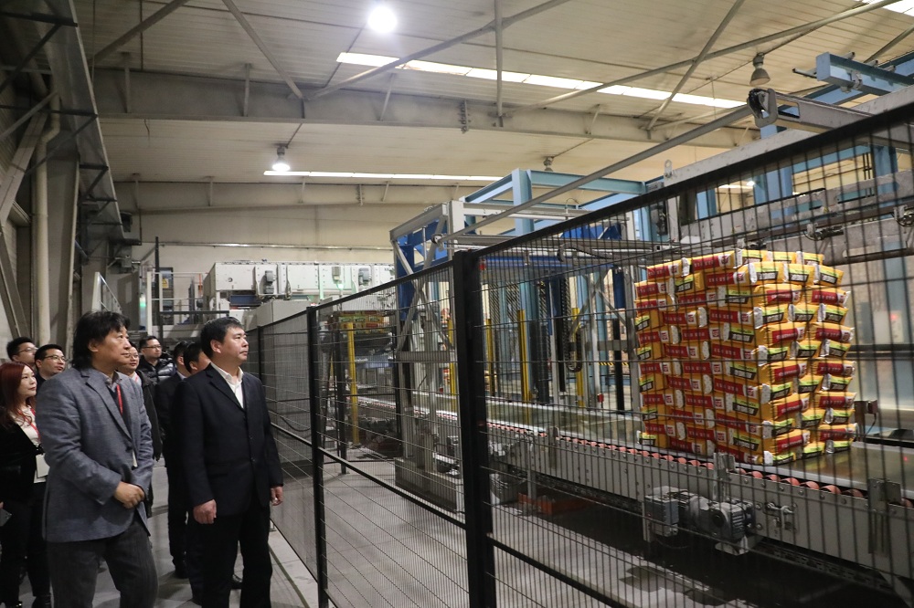 武漢市蔡甸區區長郝勝勇蒞臨美巢集團參觀調研