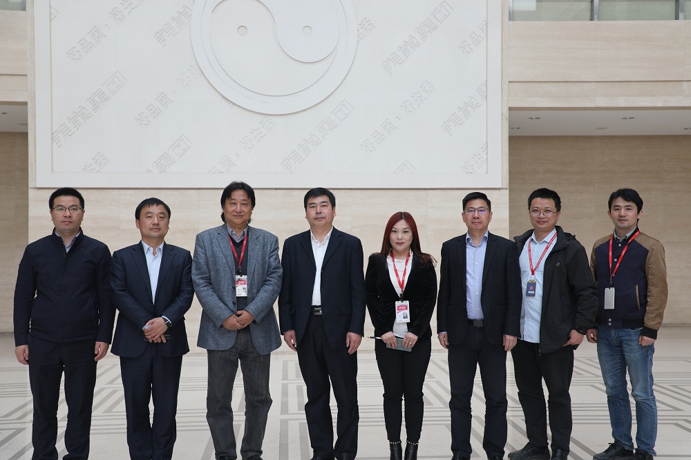 武漢市蔡甸區區長郝勝勇蒞臨美巢集團參觀調研