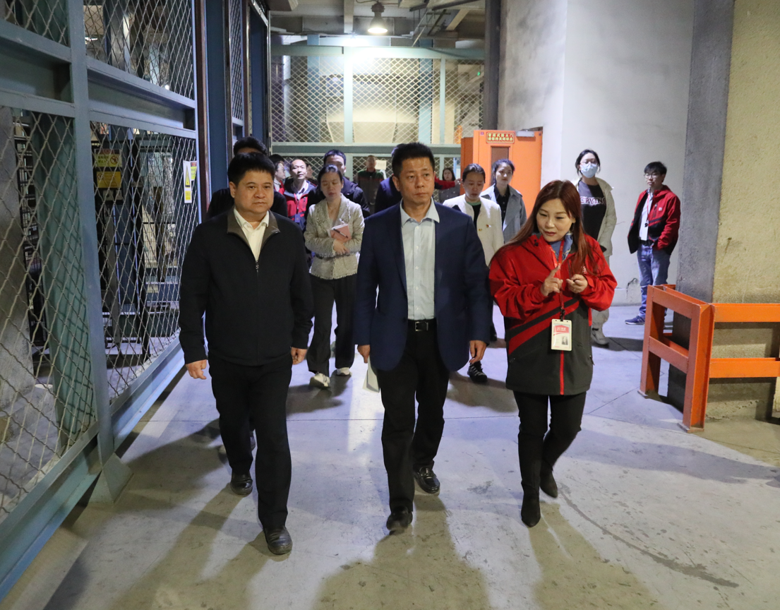 經開區工委副書記、組織人事部部長于淼一行蒞臨美巢參觀督導