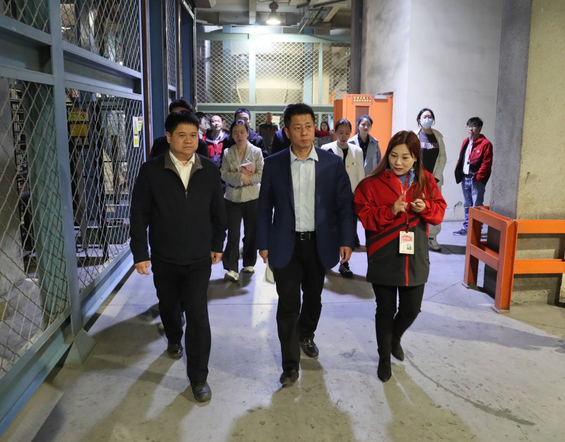 經(jīng)開區(qū)工委副書記、組織人事部部長(zhǎng)于淼一行蒞臨美巢參觀督導(dǎo)